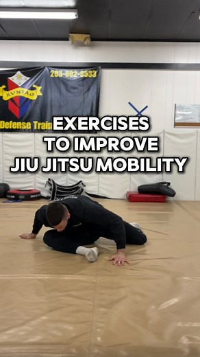 Mobility is 🔑 Give these exercises a shot during you next warmup for BJJ practice 🥋🔥 Follow for more 👊🏻 #BJJ #JiuJitsu #MMA #UFC #Grappling #Sambo #Judo #Wrestling #CatchWrestling #Shooto | Jesse James Kosakowski