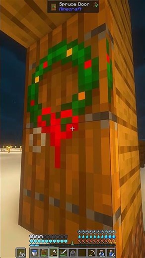 ТОЧНО ЗАД ТЕБ Е 😱 (Коледно Майнкрафт Оцеляване) #shorts