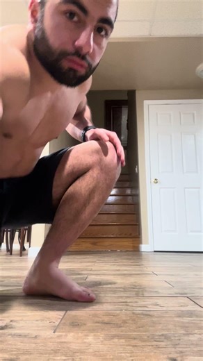 4 freestanding handstand pushups