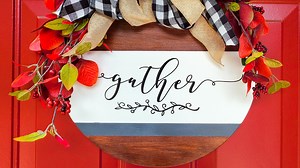 388 reactions · 116 shares | Wooden Round Signs are hot right now  Here's a quick tutorial on how to make your own  Then grab 12 Rounds Sign SVG Designs for just $5 and make your own! ❤️ https://sofontsy.com/collections/free-svg-bundles/products/wood-sign-bundle | So Fontsy | Facebook