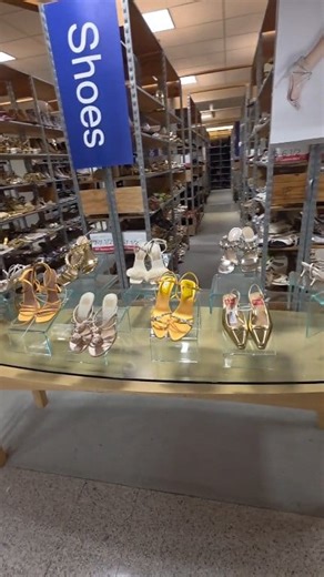 56K views · 862 reactions | La pregunta del millón que muchos me han estado haciendo sobre esta increíble tienda y sus precios樂,donde esta ubicada #dillards clearance ‍♀️. #compras #fblifestyle | Buyclearence | Facebook