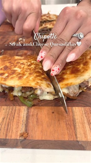 EASY weeknight dinner! 😍 #quesadillas #dinnerideas #mexicanfood