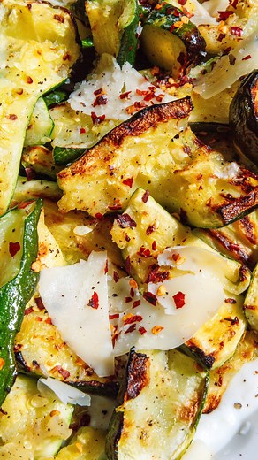 Day 22 of the 31 Day Vegetarian Challenge: Smashed Zucchini 🙌 | Live Eat Learn