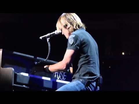 "Keep on Lovin' You" - Keith covers REO Speedwagon in Springfield on Oct. 20th, 2013