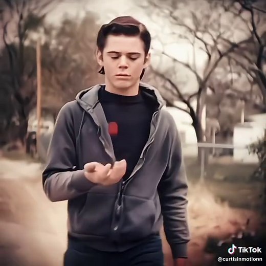 #PONYBOYCURTIS || “whats up” idk cuz i cant stop looking at you ☺️☺️ #curtisinmotionn #fyp #viral #blowthisup #dontletthisflop #ponyboycurtis #ponyboycurtisedit #edit #theoutsiders #staygold