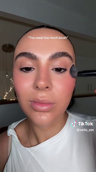 Mastering Blush Application for Flawless Makeup Looks