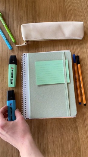 Stay Focused, Ace Your Studies! 📚💡 Reclaim your concentration and boost productivity with these easy tricks and create an ideal study environment. ✨ What's your go-to tip for maintaining concentration during study sessions? 🧠📝 | STABILO