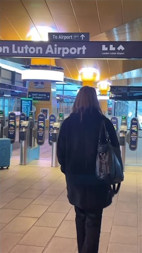 Thameslink on Instagram: "Start your journey the right way ✈️🚆 Flying for work or leisure this Christmas? Make your way out of central London comfortably with regular trains from Farringdon to London Luton Airport. With one of our through-tickets, you can hop on the new DART shuttle from London Luton Airport Parkway to arrive right outside the terminal. Your adventure starts with us 😎 @ldnlutonairport #London #LutonAirport #Thameslink #Travel #Airport #Railway"