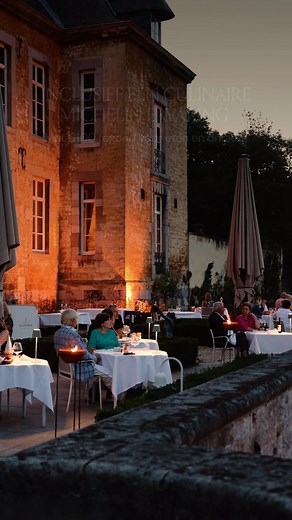 Ontdek de tijdloze elegantie van Château Neercanne. Een uniek landgoed met een buitengewoon uitzicht over de Jekervallei en zeven exclusieve suites in het 17e-eeuwse kasteel. Uw verblijf staat in het teken van rust, panoramische schoonheid en culinaire verfijning van het hoogste niveau. Boek uw suite nu. | Château Neercanne | Facebook