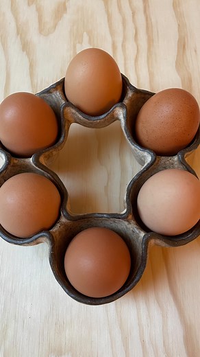 Studio B~Du on Instagram: "Making a circular egg holder 🌼🐣🪺 Happy Easter!"