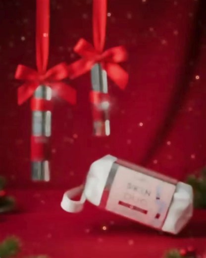 ✦ UNE PEAU RÉGÉNÉRÉE ✦ Cet hiver, offre à ta peau un vrai coup d’éclat et de jeunesse ! Avec le coffret Epigenesse, afin de retrouver un teint revivifié, une peau renforcée et protégée contre les signes du temps et du stress oxydatif 💛 💧 Ton sérum nourrissant aide à régénérer ta peau, stimule son élasticité et illumine ton teint grâce à ses microparticules d’or ✨ 🧴 Ta crème de jour revitalisante protège l’ADN de tes cellules, limite les rides et conserve l’élasticité de ta peau pour un visage