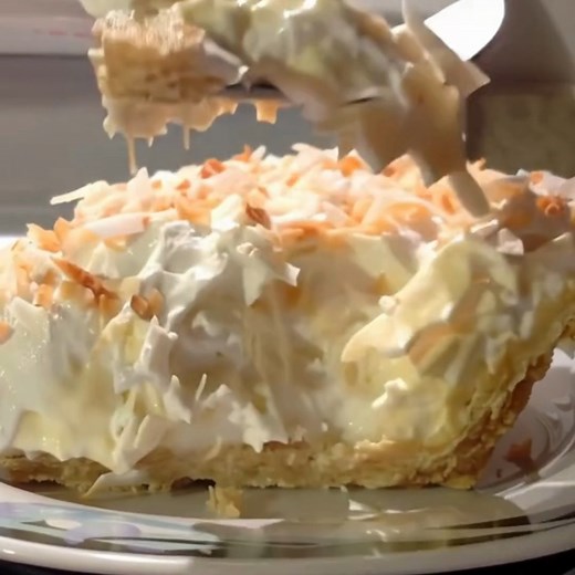 Easy Coconut Cream Pie Ingredients: 1 ½ cups milk 1 (5 ounce) package instant vanilla pudding mix The full recipe is in the FIRST (C.O.M.M.E.N.T) 👇 | I Am Happy.