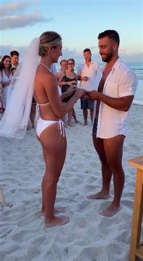 Bride's dress failed from the back and the whole wedding went into panic mode 👰💍#microdrama #weddingtok #chaos #caughtoncamera #viralvideo