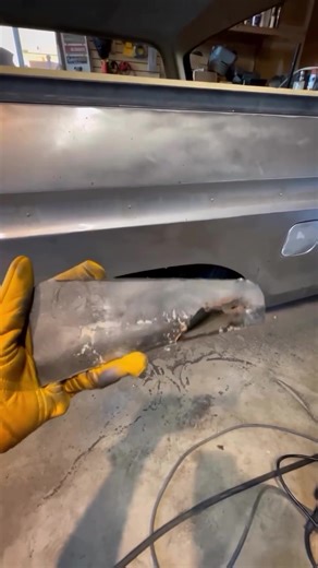 What rust? Making sure the body on the bronco is solid with a little rust repair. This was a bit ago but catching up on some content for this account. • • • #sheetmetalfab #baggedtruck #metalfab #bronco #baggedtrucks