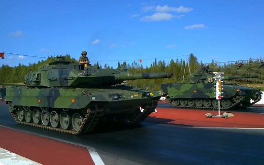 瑞典Strv 122 坦克vs Strf 9040步兵战车 四分一英里直线加速赛！