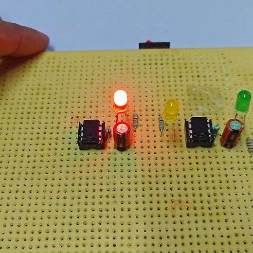 CodeAndCircuit on Instagram: "🚦 555 Timer-Based Traffic Light Circuit! 🚦 Here's a simple yet effective traffic light model using NE555 timer ICs! This circuit controls Red, Yellow, and Green LEDs in sequence, demonstrating the power of basic timing circuits in electronics. Perfect for beginners and DIY enthusiasts! 💡🔧 ⚡ Operating Voltage: 5-9V 🔴 🟡 🟢 LED Sequence Controlled by 555 Timers 💬 What do you think of this project? Drop your thoughts in the comments! ⬇️ 🔄 Like, Save & Share if y