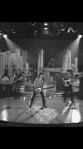 13K views · 333 reactions | Quien no Bailo La Cancion incompleta ☄️Muere a los 75 años Greg Stanley Kihn, músico estadounidense, más conocido por ser el cantante de la banda Greg Kihn Band. Sus canciones más reconocidas son: The Breakup Song de 1981, Jeopardy de 1983 y Lucky de 1985.* Descansa en paz Greg Kihn (1949-2024). | El Abuelo Bar Classic Rock Cafe | Facebook