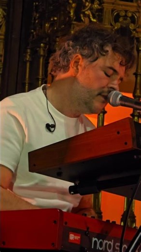 Amber Run performing "I Found" with a guest appearance from Eloi Youssef 🌟 #concert