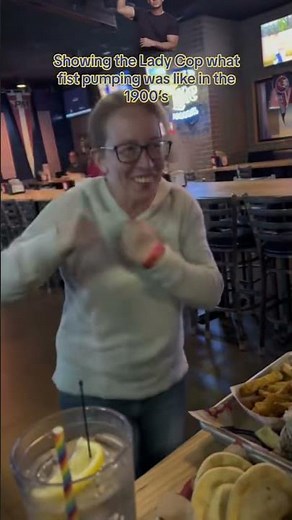 1900s Fist Pumping Tutorial #VozDosCriadores