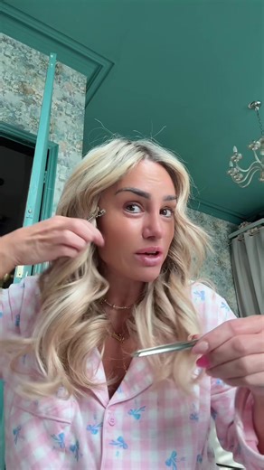 Add these clips into your hair styling routine for the perfect waves and curls #clips #hairwaving #setyourcurls #hairstyling #hairaccesories