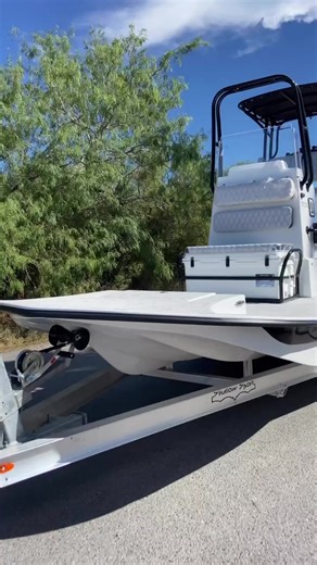 9.1K views · 177 reactions | Hypnotized by this 24’ Classic Yamaha Outboards #shallowsportboats #shallowsport #24classic #classic #thetexaslegend #shallowwaterfishing | Shallow Sport Boats | Facebook