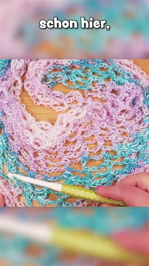 Beautiful Color-Gradient Shawl: Quick & Easy Using Chain Stitches #tollewolle #crochet #crochetpa...