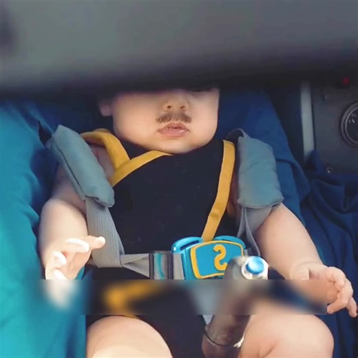 မွေးရာပါ နှုတ်ခမ်းမွှေးပါတဲ့ ကလေး။ #movierecap #tiktokmyanmar #movie #fyp #viral