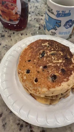 Ain’t nothing better than @KodiakCakes Power Cakes for breakfast. I’m about to have me a spell neighbor 😊 #pancakes #blueberries #breakfasttime #saturday #health