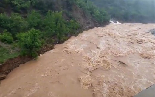 洪水的破坏力有多大？城市街道瞬间成河，人类该如何应对洪灾？