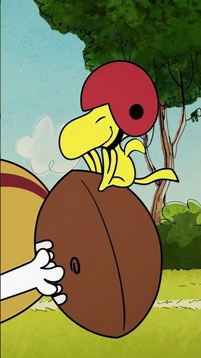 Woodstocks Great Football Throw | The Snoopy Show #shorts