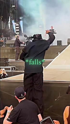 Rappers Falling Off The Stage 😳(Travis Scott, Playboi Carti, Blueface)