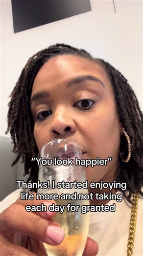 Life is so short & each day you’re one day closer to the end. So why not stop and smell the roses…and drink champagne while you’re doing 😉. #fyp #trendingaudio #lifehack #thankful #blessed