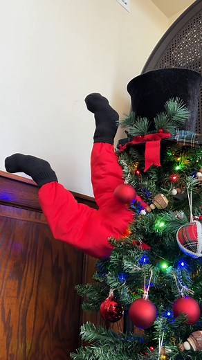 Easy Christmas craft 🎁 #christmasdecor #christmasideas #diycrafts #lifewithwesandalison | Life With Wes & Alison