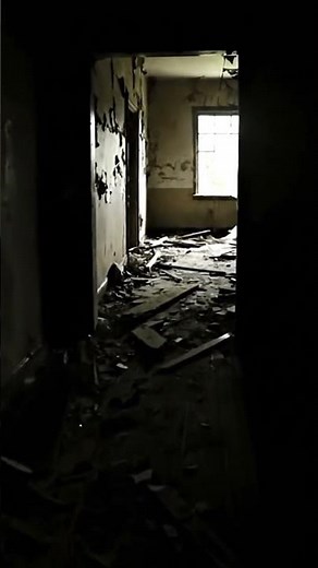 recorrido por el orfanato abandonado.
