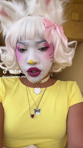 Big juicy #hellokittycosplay #nonbinary #paxidermystar #hellokitty