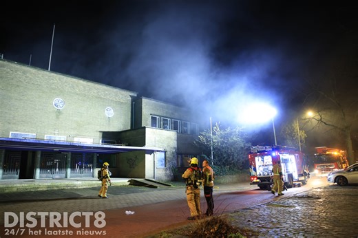 Veel rookontwikkeling na brandstichting in oud TU Delft pand Julianalaan Delft - District8.net