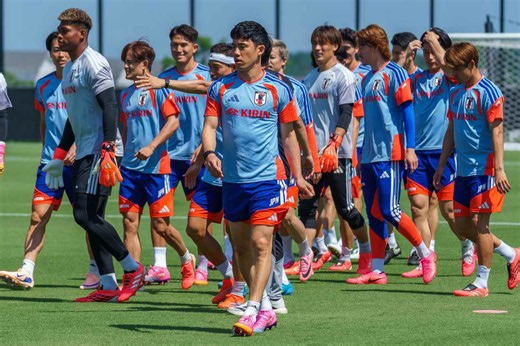 【日本代表】初戦のオランダ戦まであと４日…左足の違和感により別メニューが続いていた遠藤航、スパイクを履いて全体練習に参加！
