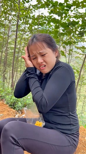 ✅ How to deal with an insect that gets into your ear. #survival #bushcraft #camping