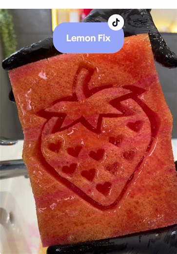 When you jus want that Lemon fix 🍋 Smelt amazing and the suds speak for themselves 😍😍😍 #fyp #cleantok #sudsy #asmr #yellow