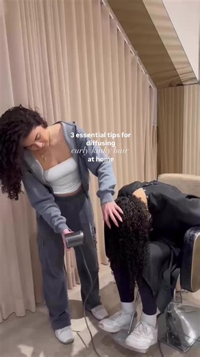 How to Diffuse Curly Hair at Home Like a Pro