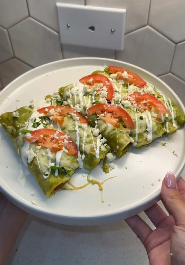Delicious Shrimp Green Enchiladas Recipe
