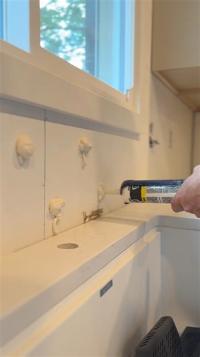 Countertops and backsplash are Silestone Quartz Ethereal Glow by USA ❤️ #countertops #quartz #silestonebycosentino #cosentino #kitchen #backsplash #kitchenreno | Newbuild Newlyweds