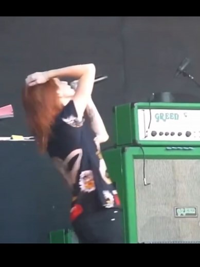 Deftones feat. Hayley Williams - Passenger