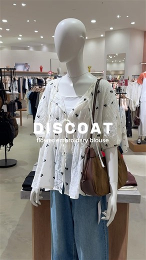 1枚で着映えするブラウスはデニム合わせが好き✨ #ディスコート #夏服コーデ #大人カジュアル