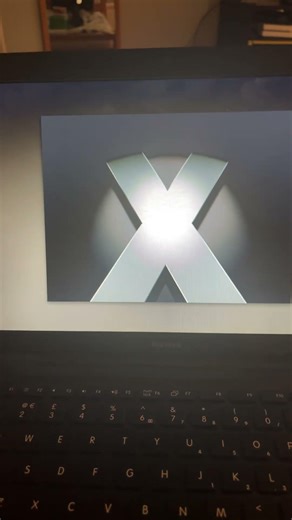 macOS tiger intro on 2007 black MacBook