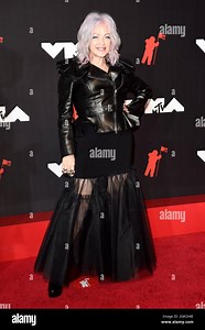 Brooklyn, NY, USA. 12th Sep, 2021. Cyndi Lauper at arrivals for MTV Video Music Awards (VMAs) 2021, Barclays Center, Brooklyn, NY September 12, 2021. Photo By: Kristin Callahan/Everett Collection Credit: Everett Collection Inc/Alamy Live News Stock Photo - Alamy