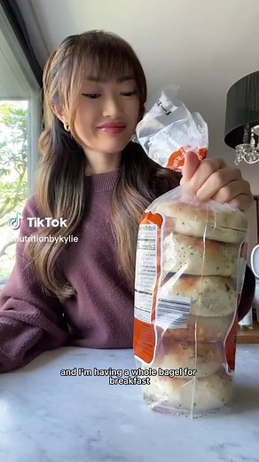 Nutritionist Breakfast: Bagel and Pesto Eggs