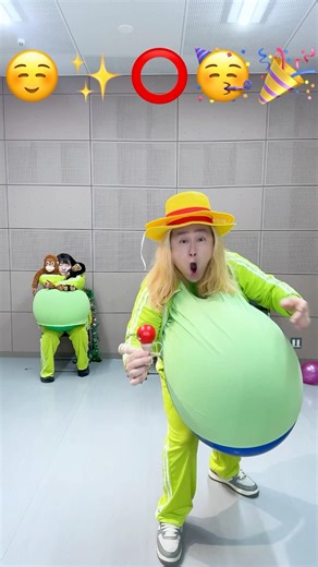 GOLDEN HUNTR/X Balloon Popping Dance Challenge 22 I tried dancing in a giant balloon suit #Shorts...