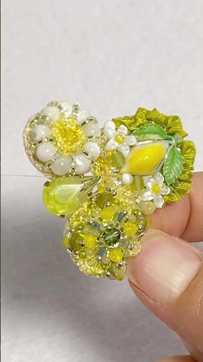 【ビーズ刺繍制作過程】レモンをイメージしたブローチを作る #ビーズ刺繍 #制作過程 #embroidery #handmadeaccesories #刺繍
