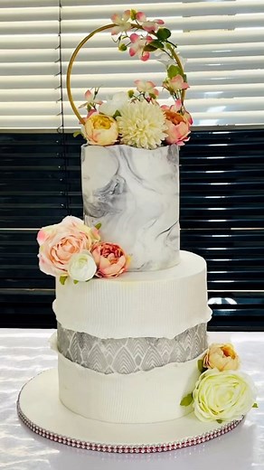 595 reactions · 28 shares | Fault line technique. Video Credit: @scarlet_cakez #learncakes #cakedecoratingvideos #faultlinecakes #cakereel #explore #illorinbakers | Learn Cakes and Baking | Facebook